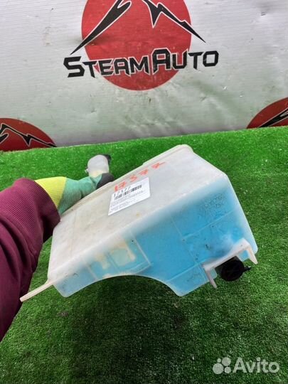 Бачок стеклоомывателя Toyota Crown JZS151