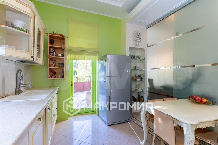 Коттедж 324,4 м² на участке 24,5 сот.