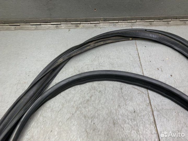 Уплотнительная резинка крышки багажника задняя