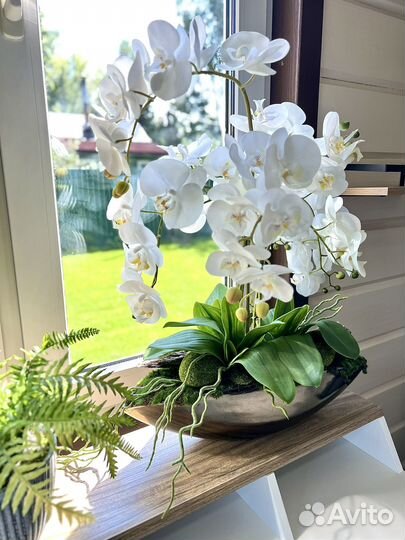 Искусственные цветы в кашпо