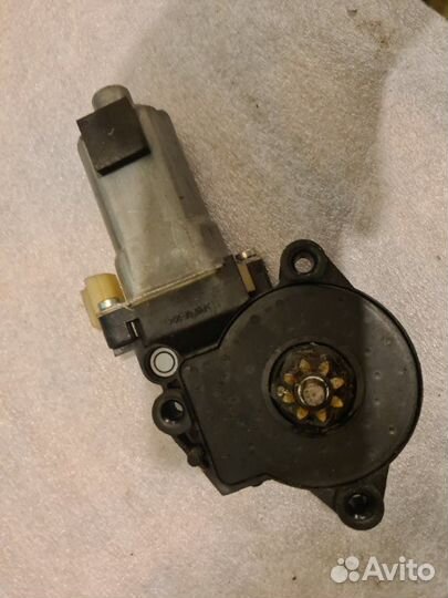 Мотор стеклоподъемника передний левый Kia Sportage