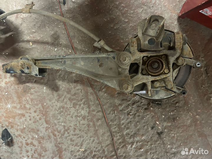 Ступица задняя правая Toyota Rav4 в сборе