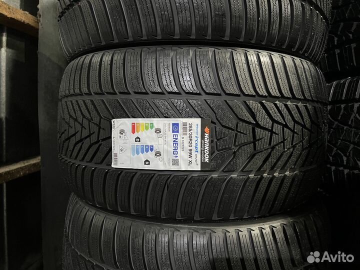 Hankook Winter I'Cept Evo 3 W330 275/35 R19 и 285/30 R20 97V