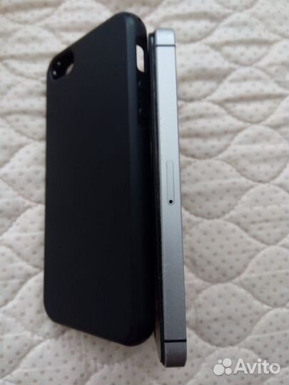 Телефон iPhone SE