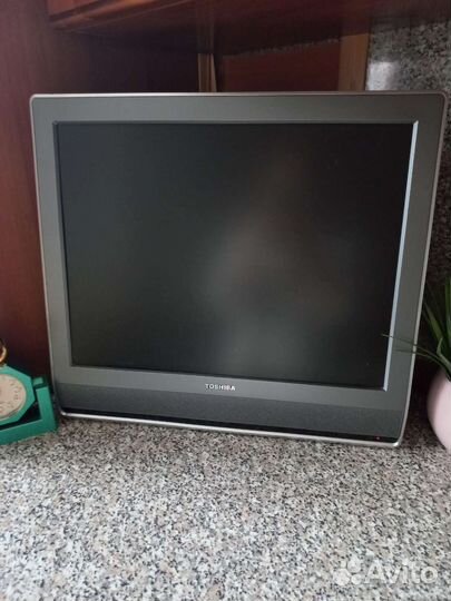 Телевизор с кронштейном