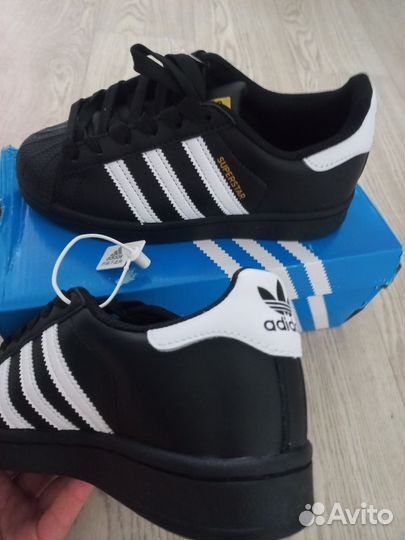 Кроссовки новые женские adidas