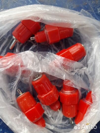 Нипельные поилки для кур