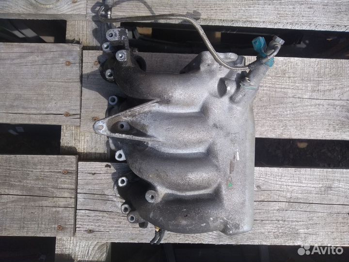 Коллектор впускной Volkswagen Passat B3 1.8