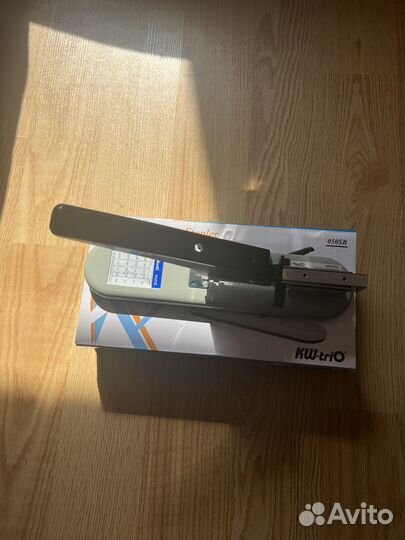 Степлер настольный