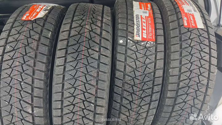 Bridgestone Blizzak DM-V1 215/70 R17 100