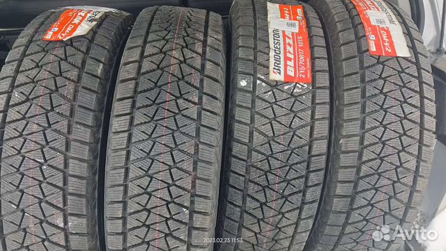 Bridgestone Blizzak DM-V1 215/70 R17 100