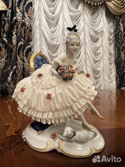 Фарфоровые статуэтки кружевницы Германия