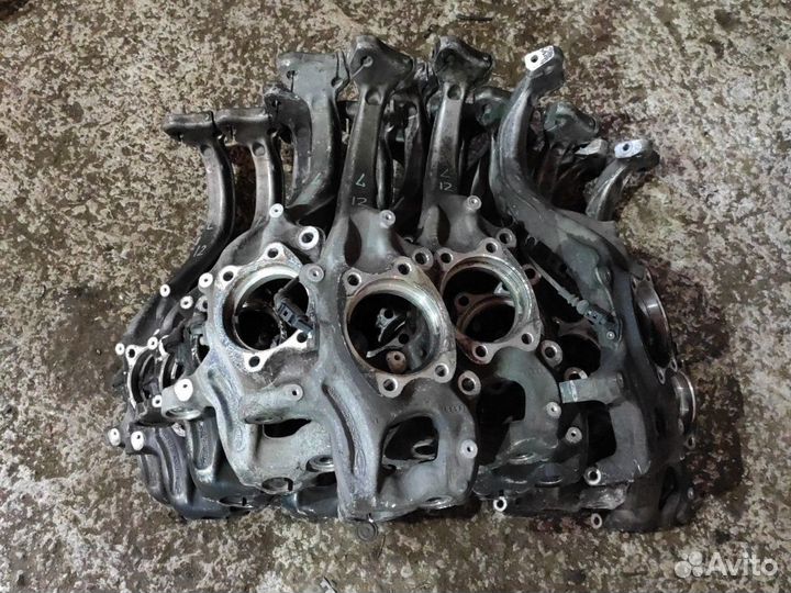 Кулак поворотный левый Ауди А4 А5 А6 А7 Q5