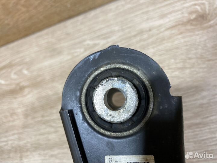 Рычаг поперечный задний правый VW Passat B8