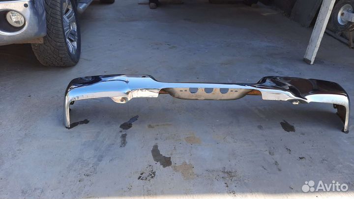 Задний бампер toyota tundra