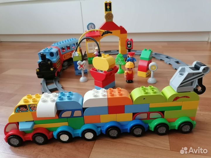 Железная дорога и набор машинок Lego duplo
