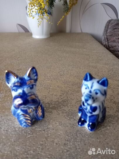 Фарфоровые статуэтки собак