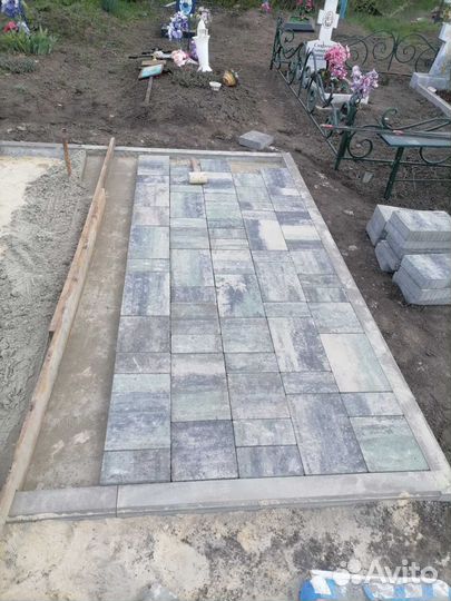 Благоустройство могил, укладка плитки