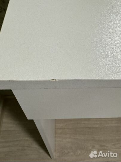 Гримерный стол с зеркалом