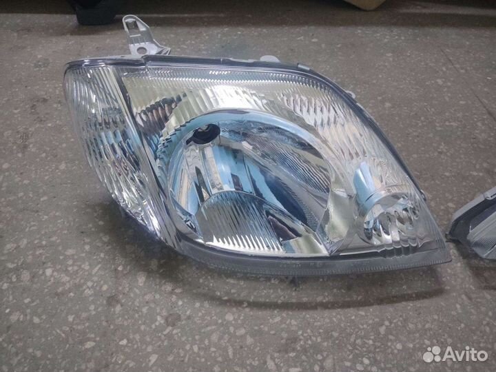 Фары Тойота Королла 120. 00-02 г.в. депо