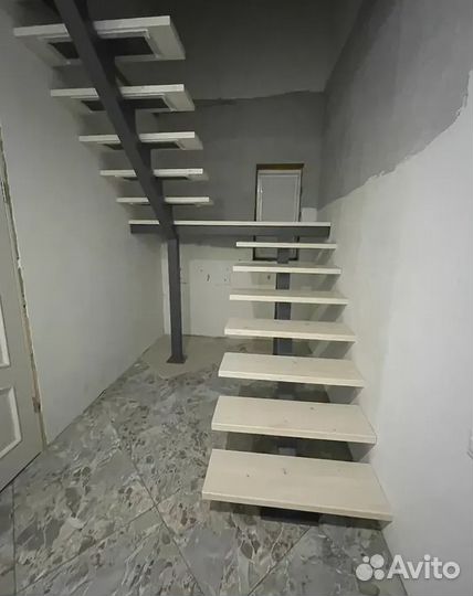 Лестница на металлокаркасе