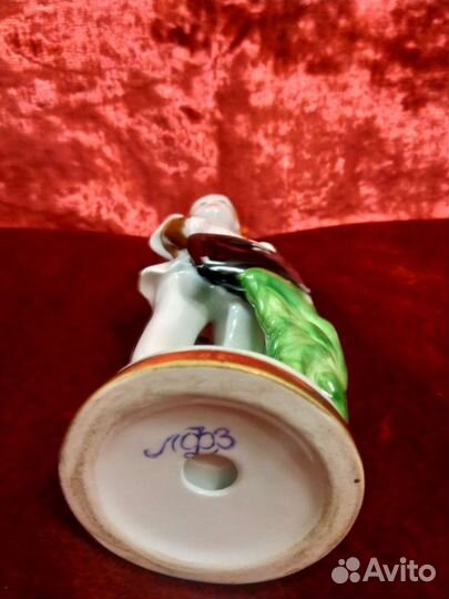 Статуэтки Школьница, Балерина, Встреча на скамейке