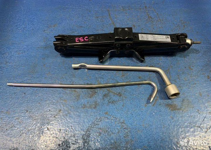 Домкрат Ford Escape ZD 2007-2012