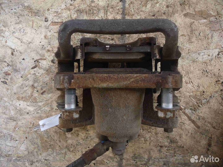 Суппорт задний левый Toyota Venza GV10