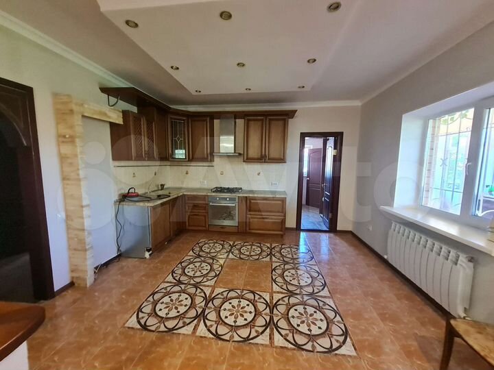 Дом 210 м² на участке 36 сот.