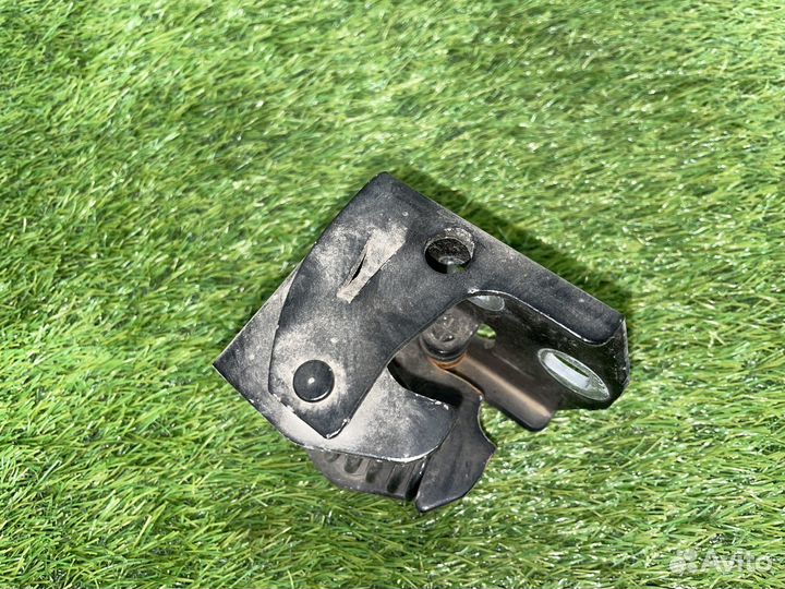 Петли задней левой двери Cadillac Escalade GMT900