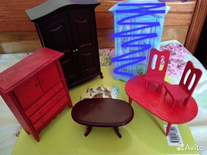 Шкаф в кукольный домик