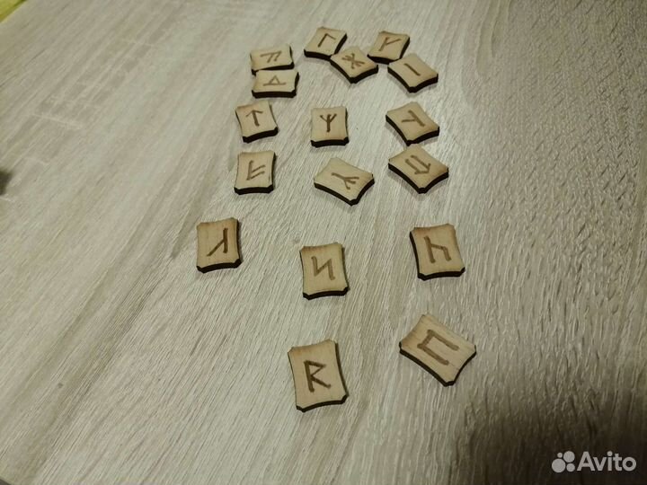 Руны стекло, дерево