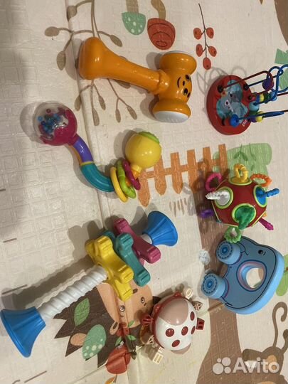 Развивающие игрушки для малышей пакетом