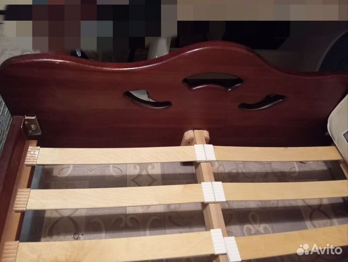 Кровать из массива