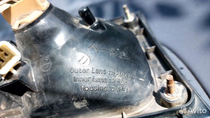 Стоп сигнал toyota ipsum