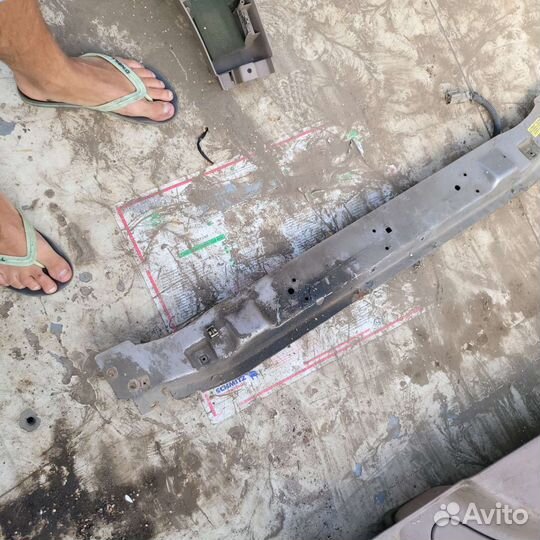 Верхняя планка телевизора кузова виндстар 95г