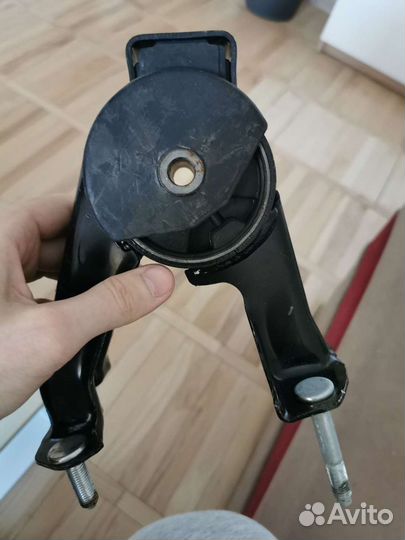 Опора двигателя Toyota corolla