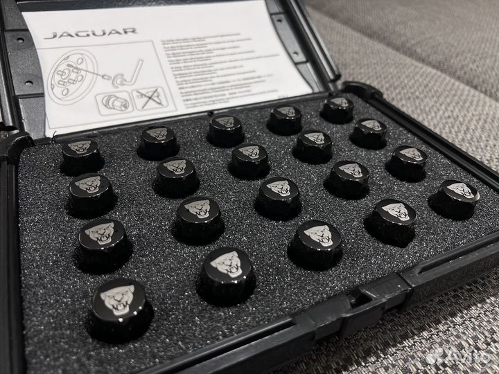 Колесные гайки Jaguar черные