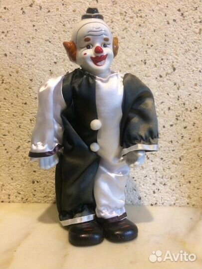 Статуэтка фарфор