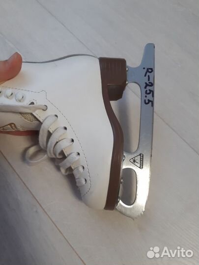 Фигурные коньки jackson