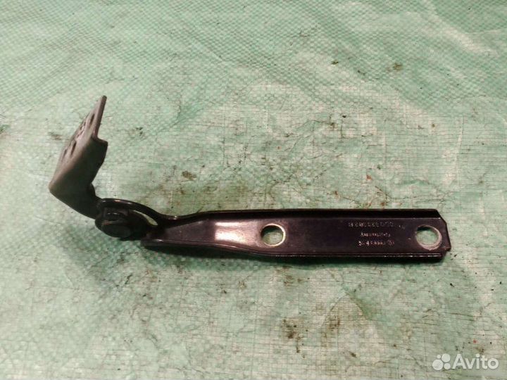 Петля капота правая Audi A4 B5