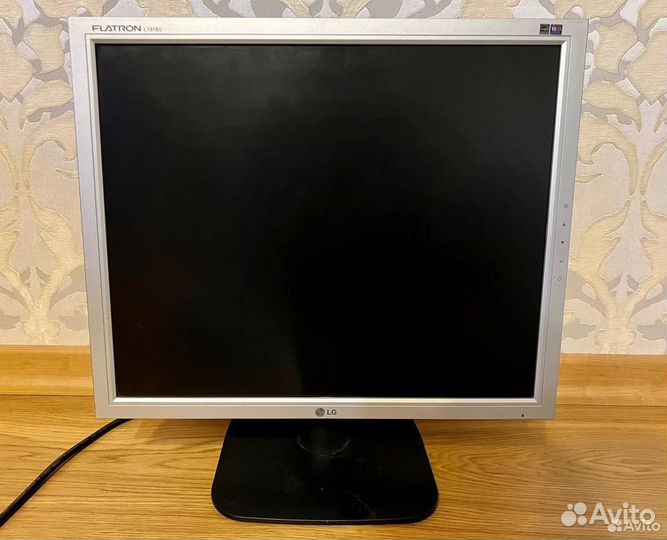 Монитор LG Flatron L1918S SN
