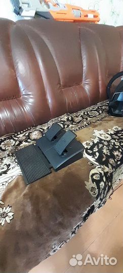 Игровой руль с педалями
