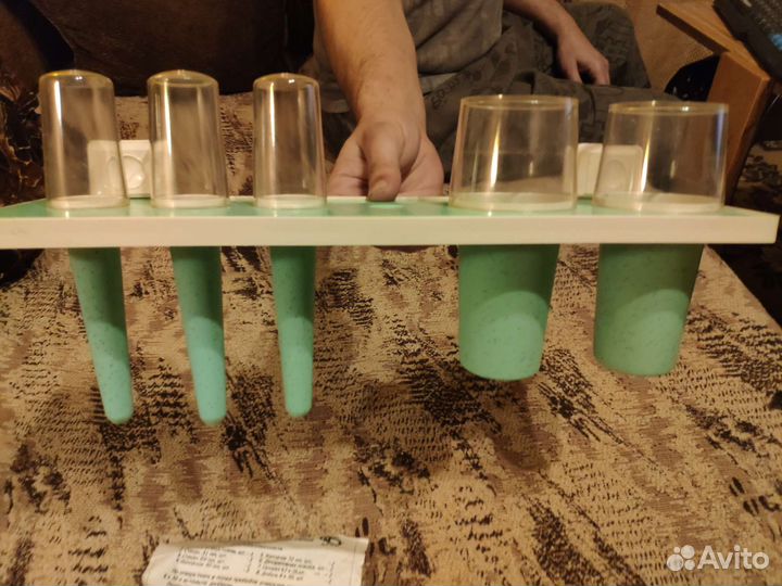 Полка настенная для зубных щеток