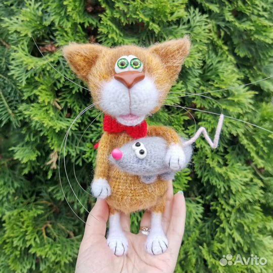 Кот с бубенчиками