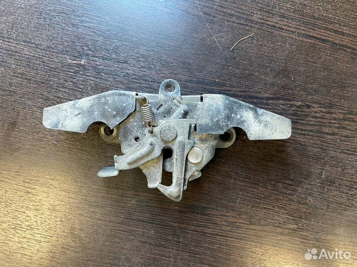 Замок капота Toyota Corolla 120