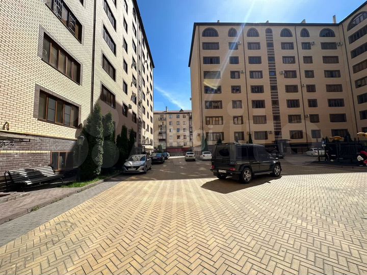 2-к. квартира, 92,5 м², 2/8 эт.