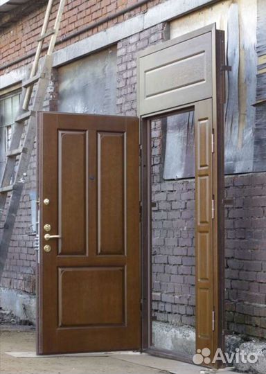 Дверь металлическая с верхней вставкой 999