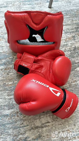 Боксерские перчатки детские и шлем