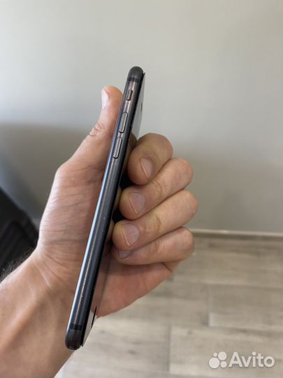 Телефон iPhone 8